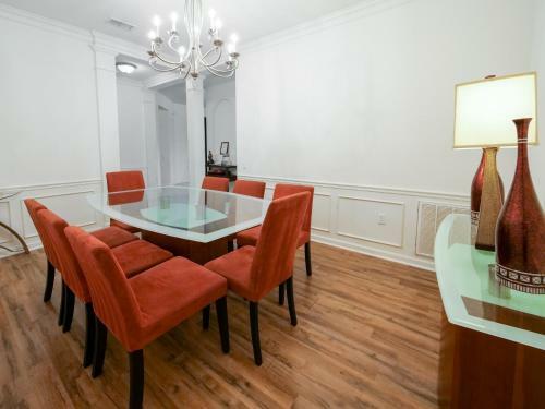 4br 2bath Condo Balcony 5min Conv Center 2020ft
