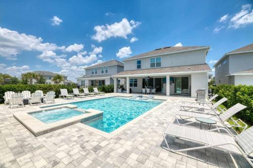 Spacious 8 Bdrm Home With South Facing Pool In Encore