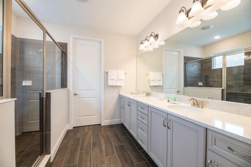 Elegant 5 Bdrm Villa With Summer Kitchen At Encore