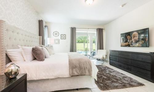 Stylish Sleek 9 Bdrm Home With Full Kitchen At Encore