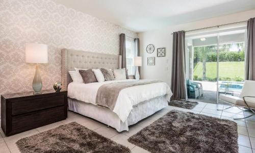 Stylish Sleek 9 Bdrm Home With Full Kitchen At Encore