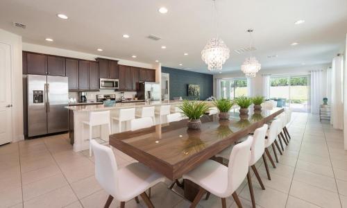 Stylish Sleek 9 Bdrm Home With Full Kitchen At Encore