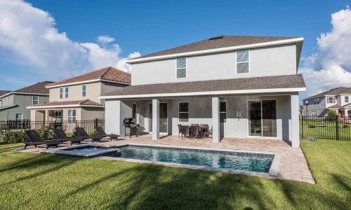 Stylish Sleek 9 Bdrm Home With Full Kitchen At Encore