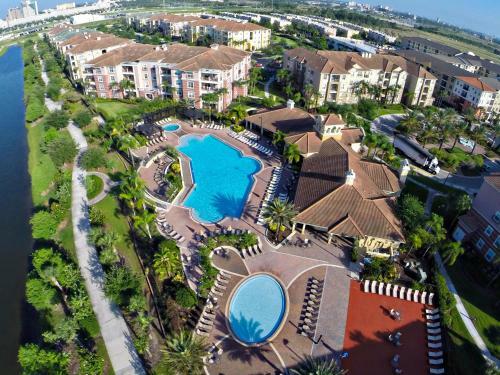 3br 2bath Condo Balcony 5min Conv Center 1410ft