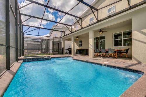 6 Bedrooms - 6 Bathrooms - Storey Lake 2875 Sc