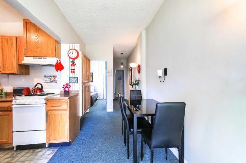 Charming Orlando Duplex About 6 Mi To Downtown!