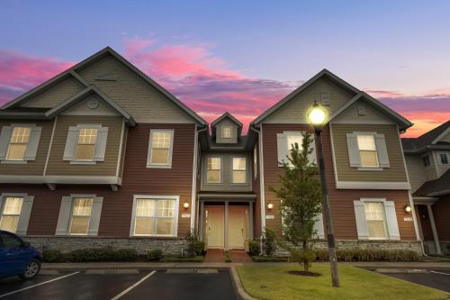 4 Bedrooms - 4,5 Bathrooms - Summerville 7588 Sd
