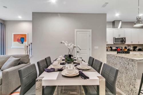 4 Bedrooms - 4,5 Bathrooms - Summerville 7588 Sd