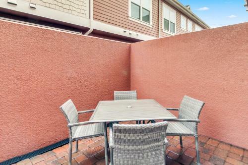 4 Bedrooms - 4,5 Bathrooms - Summerville 7588 Sd