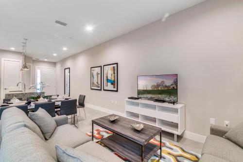 4 Bedrooms - 4,5 Bathrooms - Summerville 7588 Sd