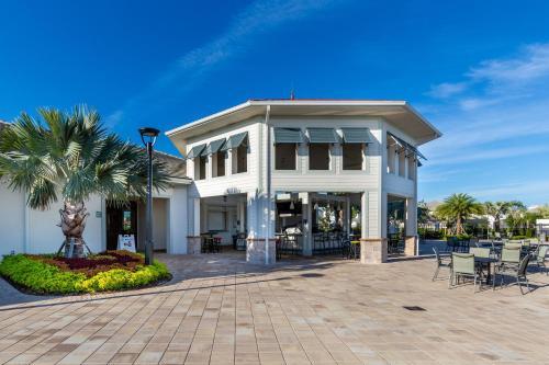 4 Bedrooms - 3 Bathrooms - Storey Lake 3150 Pp