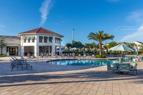 4 Bedrooms - 3 Bathrooms - Storey Lake 3150 Pp
