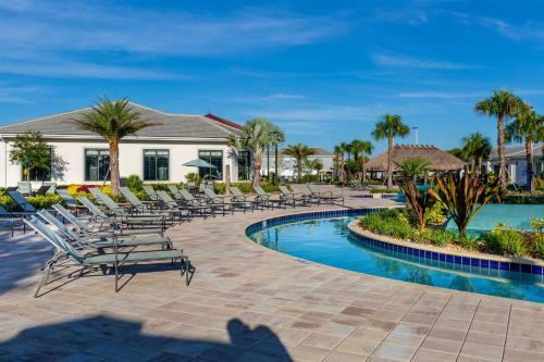 4 Bedrooms - 3 Bathrooms - Storey Lake 3150 Pp