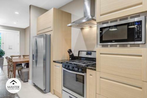 3 Bedroom- 3,5 Bathroom Magic Village 7669 Rd