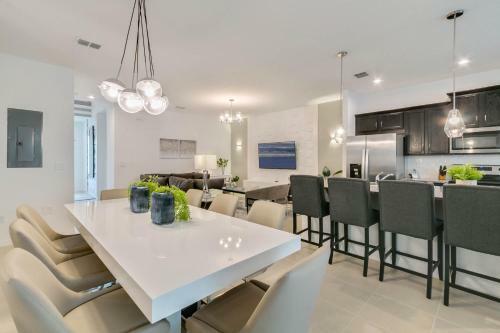 4 Bedrooms - 4,5 Bathrooms - Solara 8964 Ad