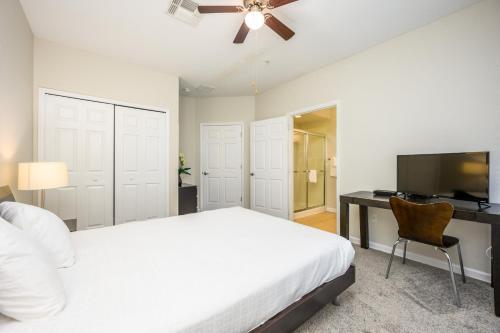 New Listing - Beautiful Townhome -vista Cay- 4022