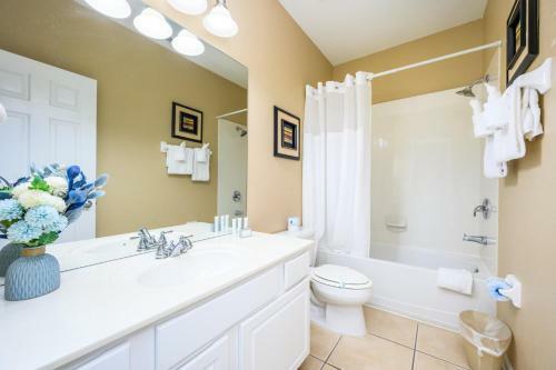 New Listing Beautiful Townhome - 4010