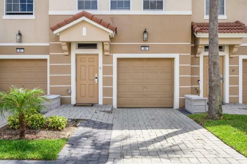 New Listing Beautiful Townhome - 4010