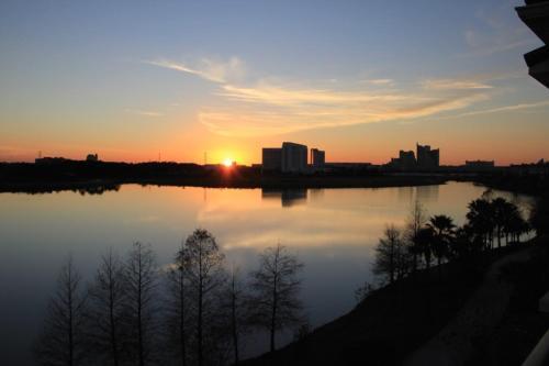 Apartamento Lake View Delight Condo