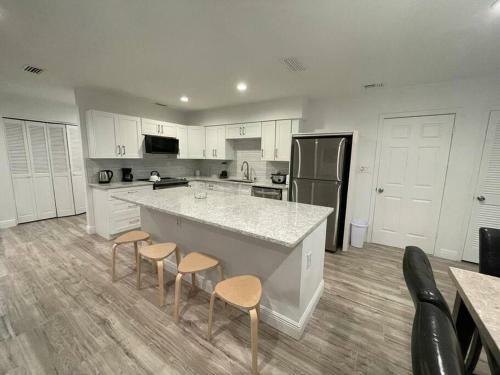 7326 Lake View Bungallow-5 Minutes Universal