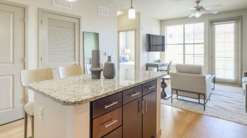 Modern Apartment In Prime Location Id8201x11