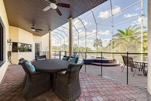 Villa 467 - Luxurious, Huge Home Less Than 3 Miles From Disney