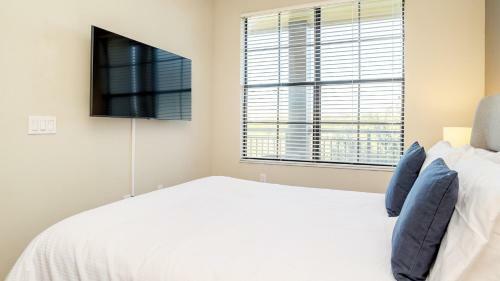 Modern Apartment In Prime Location Id8201x09