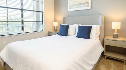 Modern Apartment In Prime Location Id8201x09