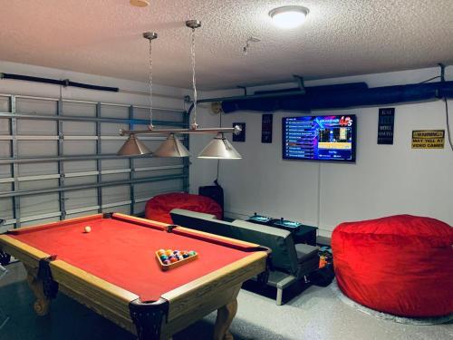 Modern, Spacious, Pool House With Game Room Near Disney World!