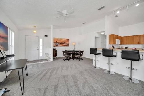 Modern, Spacious, Pool House With Game Room Near Disney World!