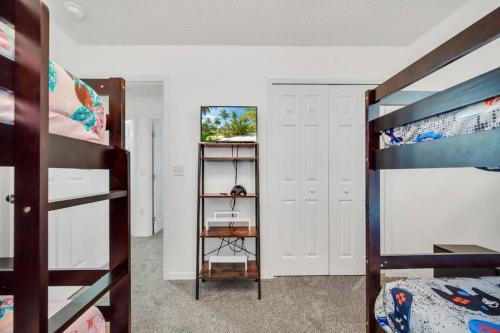 Modern, Spacious, Pool House With Game Room Near Disney World!