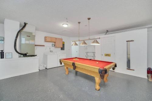 Modern, Spacious, Pool House With Game Room Near Disney World!