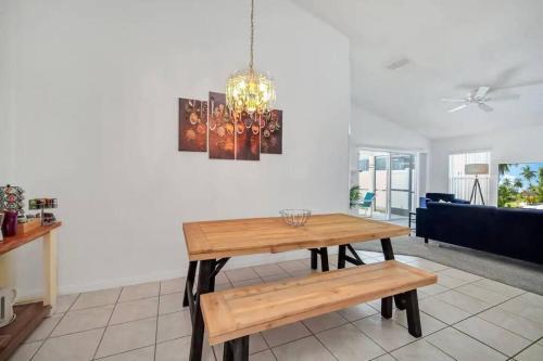 Modern, Spacious, Pool House With Game Room Near Disney World!