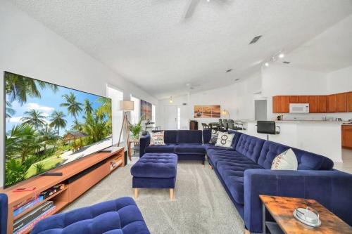 Modern, Spacious, Pool House With Game Room Near Disney World!