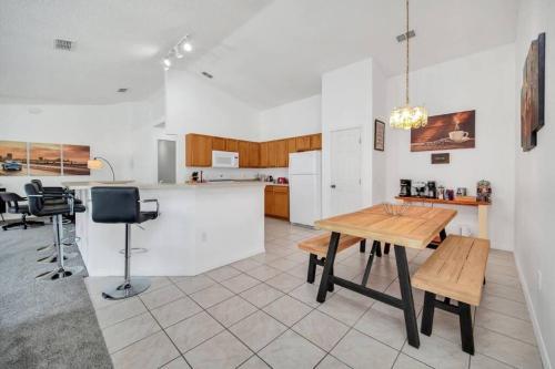 Modern, Spacious, Pool House With Game Room Near Disney World!