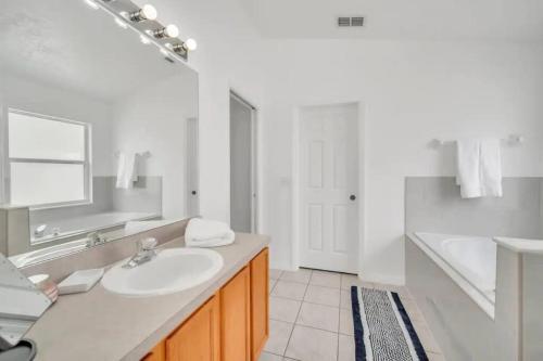 Modern, Spacious, Pool House With Game Room Near Disney World!