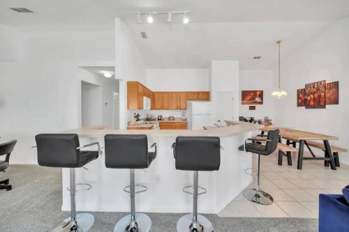 Modern, Spacious, Pool House With Game Room Near Disney World!
