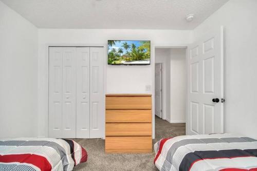 Modern, Spacious, Pool House With Game Room Near Disney World!