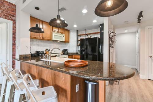 7673 - Beautiful 3 Bedroom Apartment