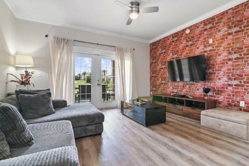 7673 - Beautiful 3 Bedroom Apartment