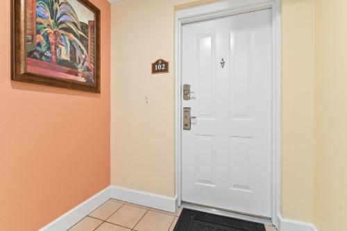 7673 - Beautiful 3 Bedroom Apartment