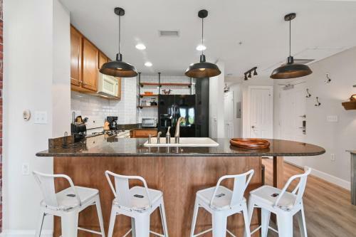 7673 - Beautiful 3 Bedroom Apartment