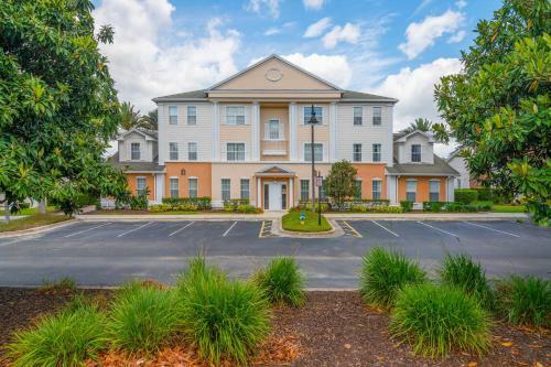 7673 - Beautiful 3 Bedroom Apartment