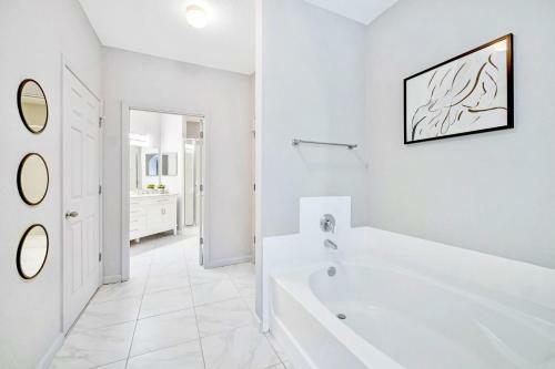 Near Disney - Spacious 3br - Pool And Hot Tub