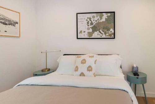 Stunning Modern Home In Hip Enclave Near Dt