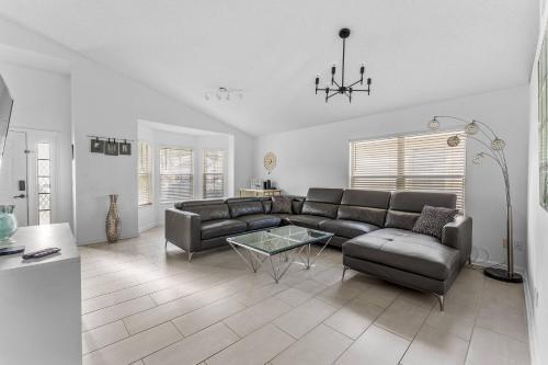 Well Illuminated And Spacious 3 Br Wh15920
