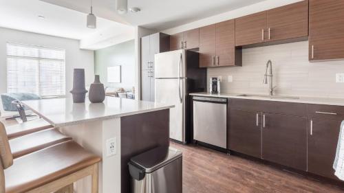 Modern Apartment In Prime Location Id8003x42