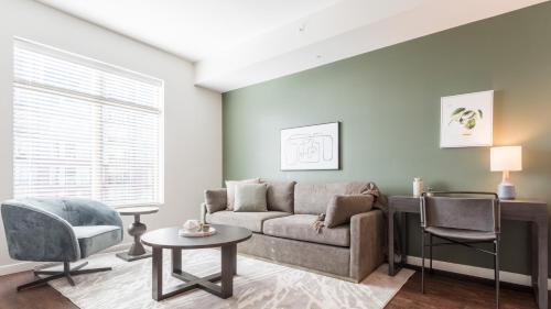 Modern Apartment In Prime Location Id8003x42