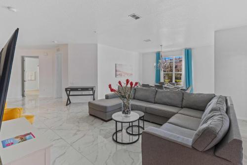Apartamento 4840 Cayview Avenue 107