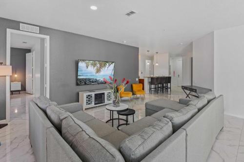 Apartamento 4840 Cayview Avenue 107
